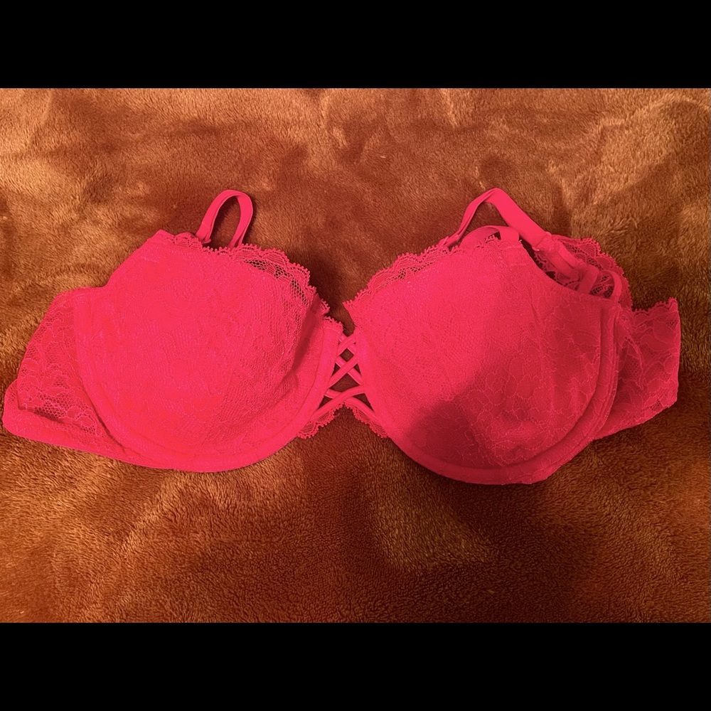 32D Victoria’s Secret bra red